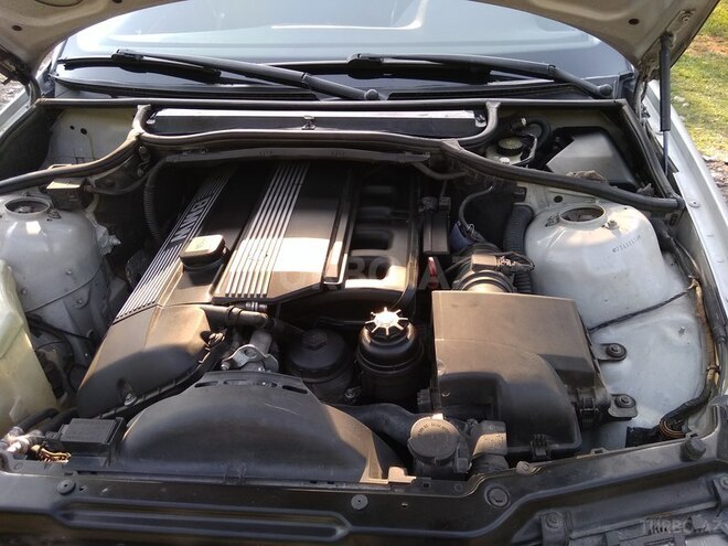 BMW 320 1999, 318,250 km - 2.0 l - Qax