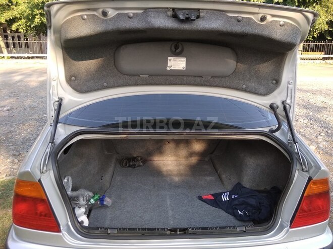 BMW 320 1999, 318,250 km - 2.0 l - Qax