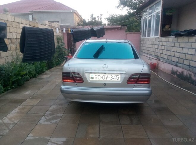 Mercedes E 220 2001, 295,000 km - 2.2 l - Bakı