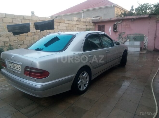 Mercedes E 220 2001, 295,000 km - 2.2 l - Bakı