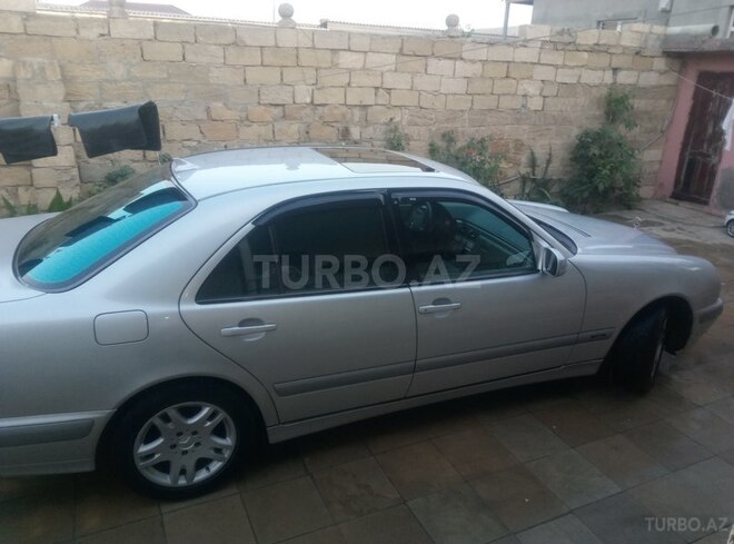 Mercedes E 220 2001, 295,000 km - 2.2 l - Bakı