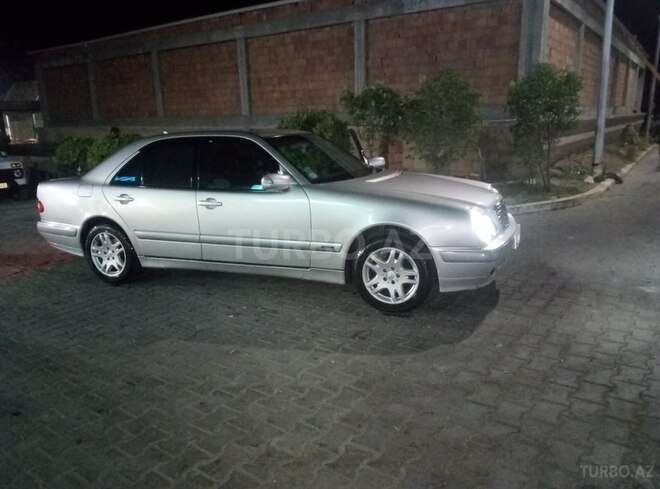 Mercedes E 220 2001, 295,000 km - 2.2 l - Bakı