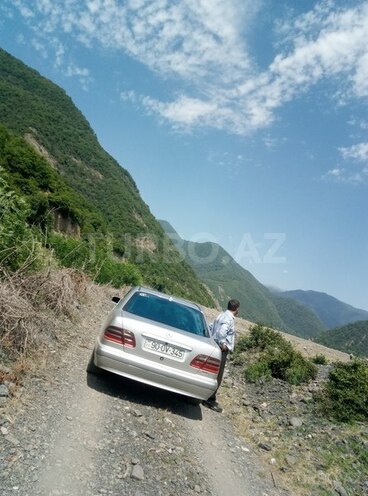 Mercedes E 220 2001, 295,000 km - 2.2 l - Bakı