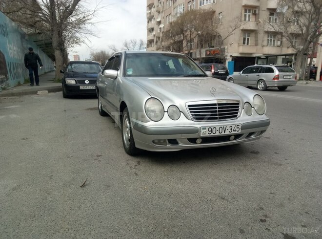 Mercedes E 220 2001, 295,000 km - 2.2 l - Bakı