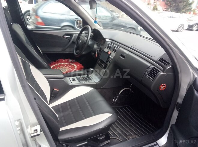 Mercedes E 220 2001, 295,000 km - 2.2 l - Bakı