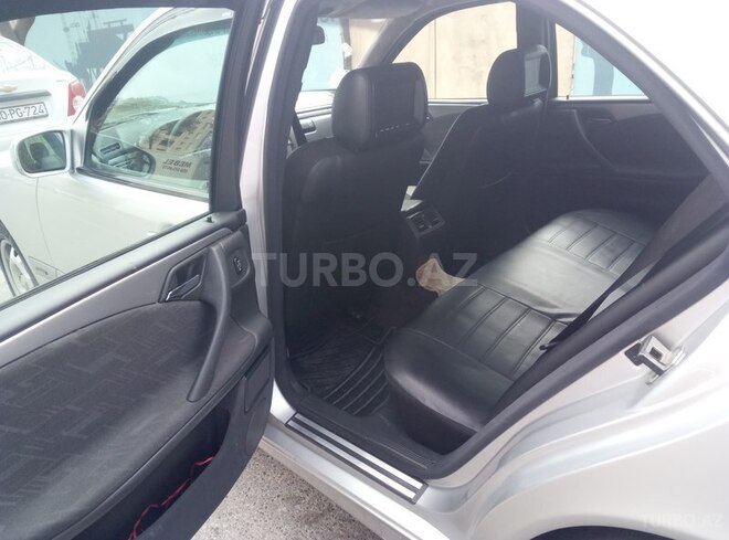 Mercedes E 220 2001, 295,000 km - 2.2 l - Bakı