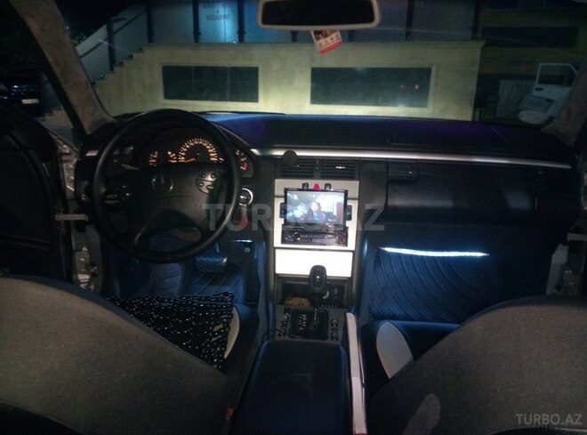Mercedes E 220 2001, 295,000 km - 2.2 l - Bakı