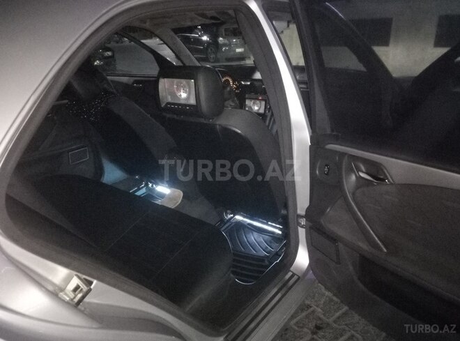 Mercedes E 220 2001, 295,000 km - 2.2 l - Bakı