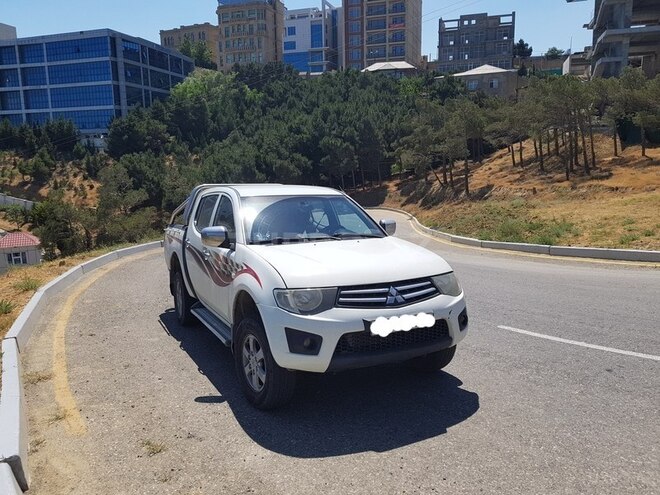 Mitsubishi L200 2011, 150,000 km - 2.5 л - Bakı