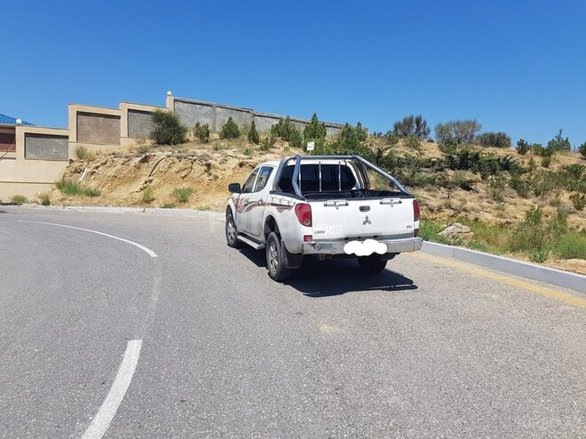 Mitsubishi L200 2011, 150,000 km - 2.5 л - Bakı