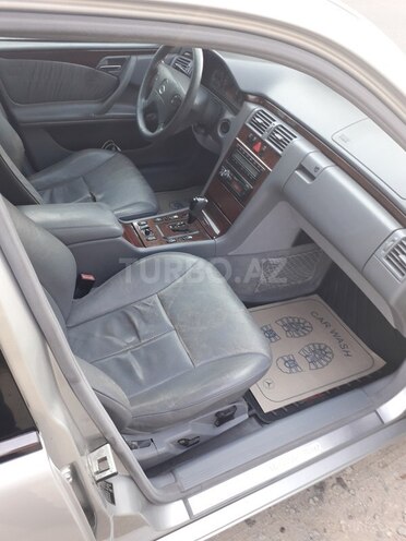 Mercedes E 270 2000, 325,987 km - 2.7 л - Bakı