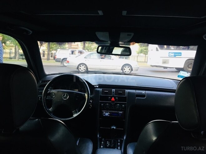 Mercedes E 220 2002, 59,000 km - 2.2 l - Bakı