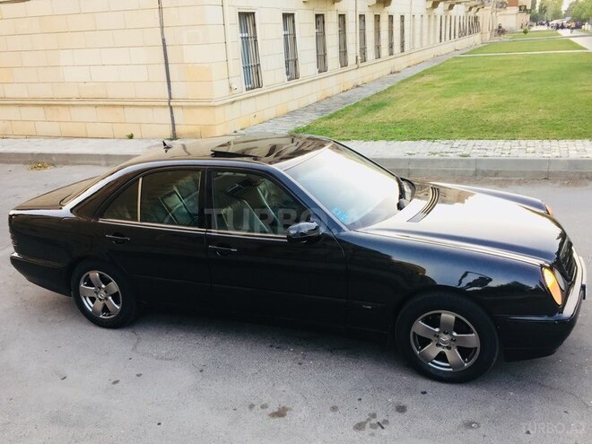 Mercedes E 220 2002, 59,000 km - 2.2 l - Bakı