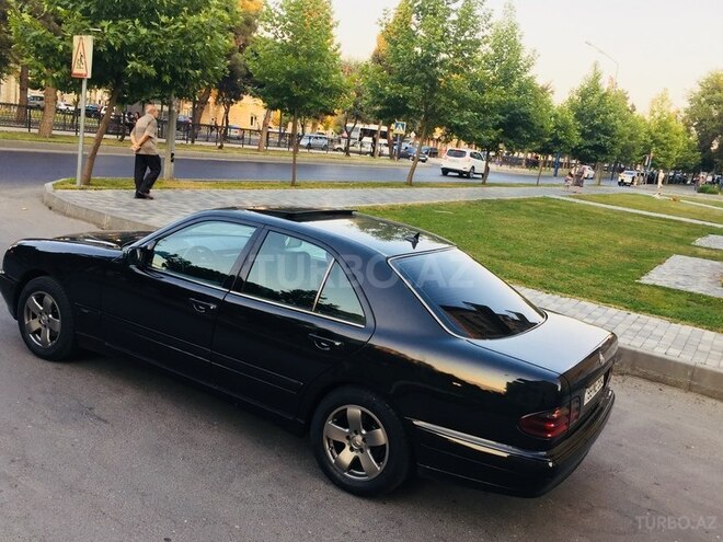 Mercedes E 220 2002, 59,000 km - 2.2 l - Bakı