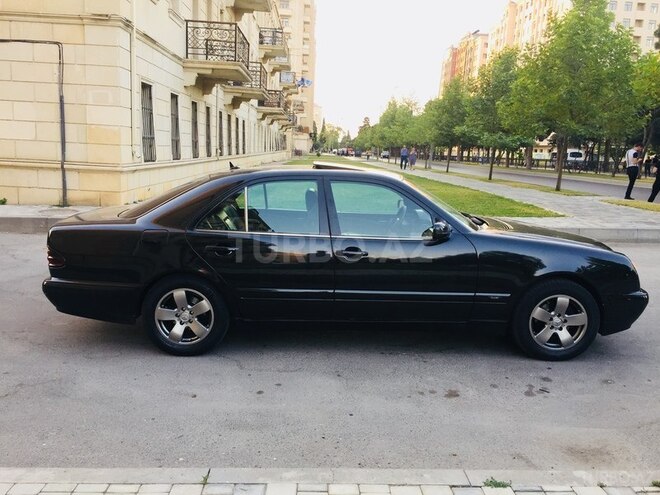 Mercedes E 220 2002, 59,000 km - 2.2 l - Bakı