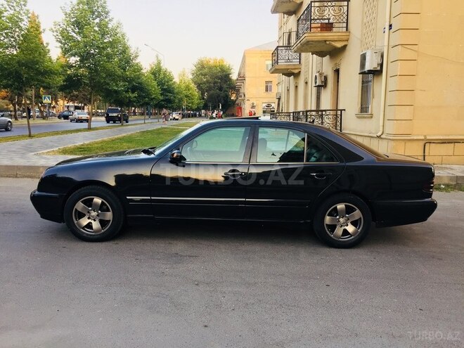 Mercedes E 220 2002, 59,000 km - 2.2 l - Bakı