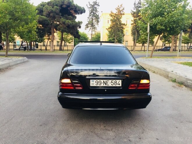 Mercedes E 220 2002, 59,000 km - 2.2 l - Bakı