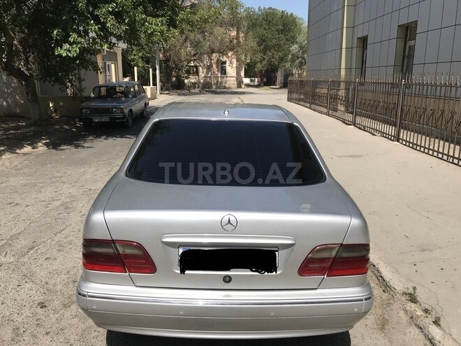 Mercedes E 220 2001, 285,000 km - 2.2 l - Sumqayıt