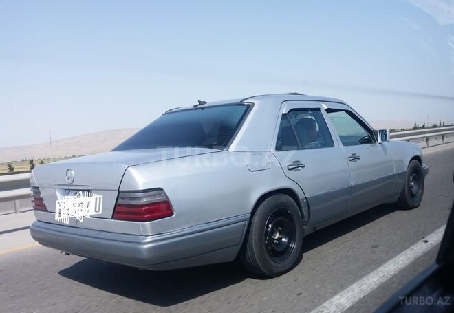 Mercedes E 250 1991, 654,214 km - 2.5 l - Füzuli