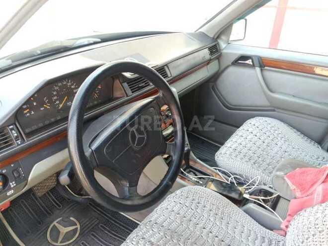 Mercedes E 220 1995, 280,000 km - 2.2 l - İsmayıllı