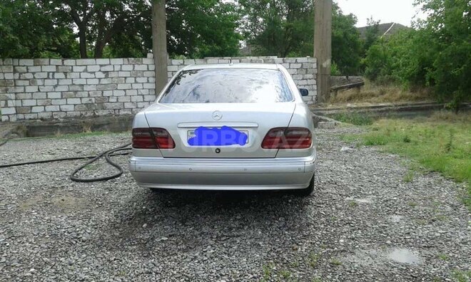 Mercedes E 220 2001, 256,352 km - 2.2 l - Bakı