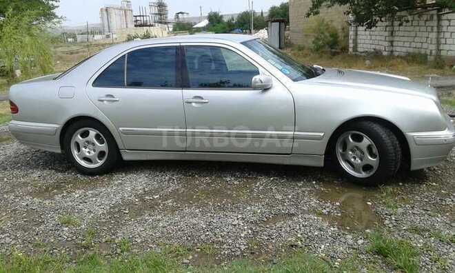 Mercedes E 220 2001, 256,352 km - 2.2 l - Bakı