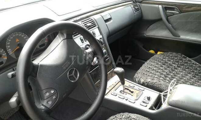 Mercedes E 220 2001, 256,352 km - 2.2 l - Bakı