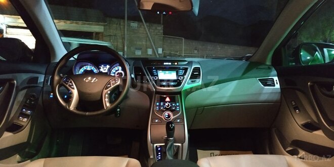 Hyundai Elantra 2015, 25,000 km - 1.8 л - Bakı