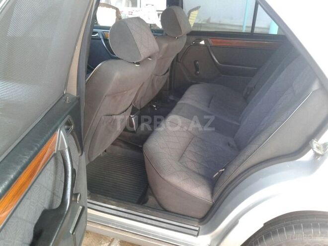 Mercedes E 250 1995, 35,000 km - 0.3 l - Cəbrayıl