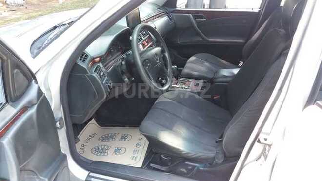 Mercedes E 220 2000, 298,000 km - 2.2 l - Sumqayıt
