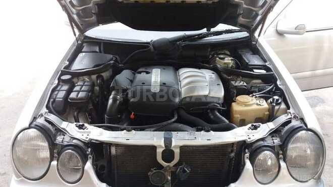 Mercedes E 220 2000, 298,000 km - 2.2 l - Sumqayıt