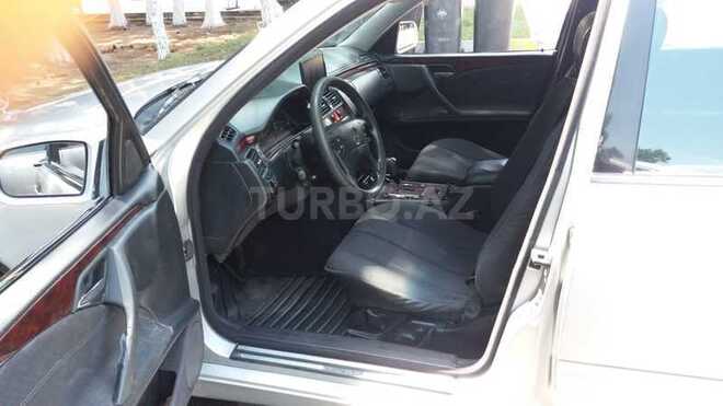 Mercedes E 220 2000, 298,000 km - 2.2 l - Sumqayıt