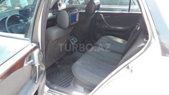Mercedes E 220 2000, 298,000 km - 2.2 l - Sumqayıt