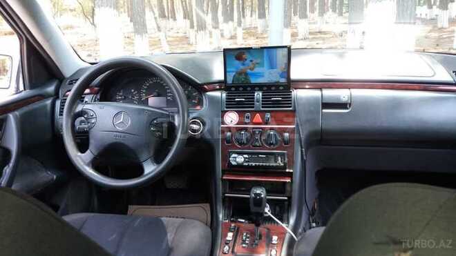 Mercedes E 220 2000, 298,000 km - 2.2 l - Sumqayıt