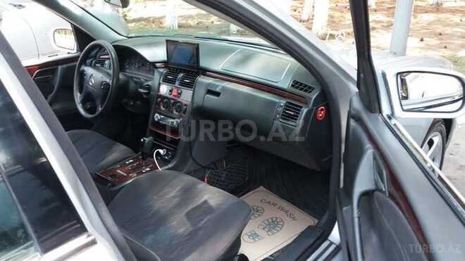 Mercedes E 220 2000, 298,000 km - 2.2 l - Sumqayıt