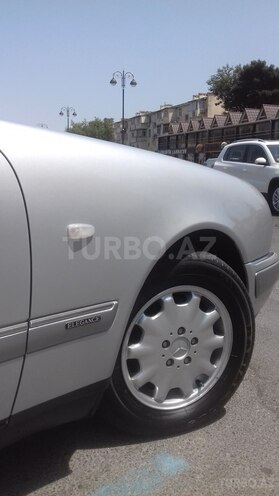 Mercedes E 200 1995, 253,138 km - 2.0 l - Bakı