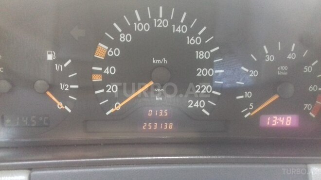 Mercedes E 200 1995, 253,138 km - 2.0 l - Bakı