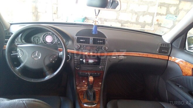 Mercedes E 240 2003, 121,000 km - 2.6 l - Bakı