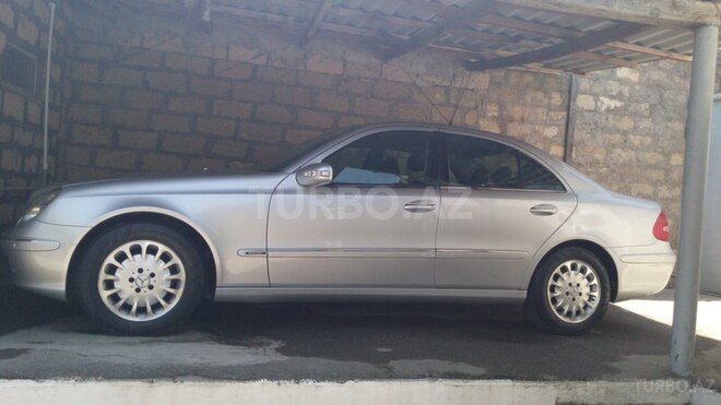 Mercedes E 240 2003, 121,000 km - 2.6 l - Bakı