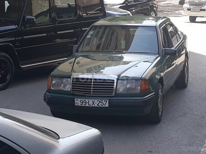 Mercedes E 200 1990, 284,327 km - 2.0 l - Bakı