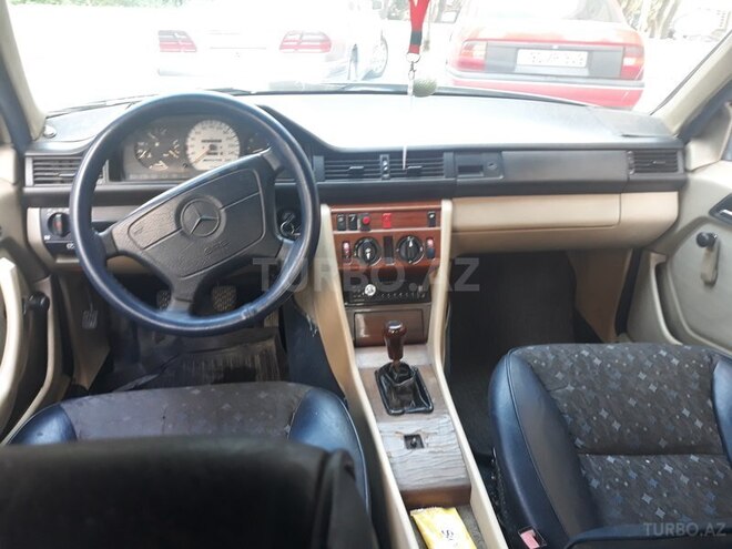 Mercedes E 200 1990, 284,327 km - 2.0 l - Bakı