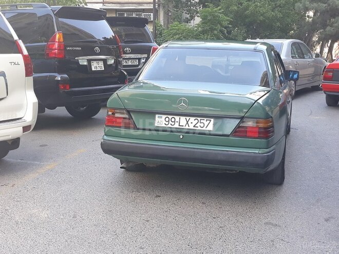 Mercedes E 200 1990, 284,327 km - 2.0 l - Bakı