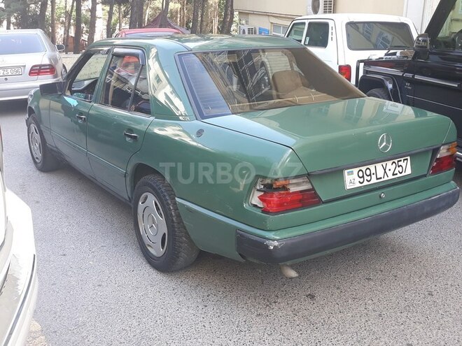Mercedes E 200 1990, 284,327 km - 2.0 l - Bakı