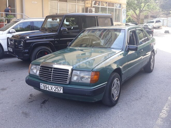 Mercedes E 200 1990, 284,327 km - 2.0 l - Bakı