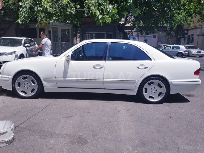 Mercedes E 320 2001, 131,000 km - 3.2 l - Beyləqan