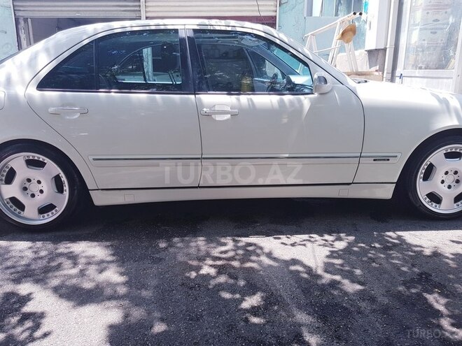Mercedes E 320 2001, 131,000 km - 3.2 l - Beyləqan