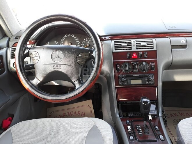 Mercedes E 200 2002, 260,000 km - 2.0 l - Bakı