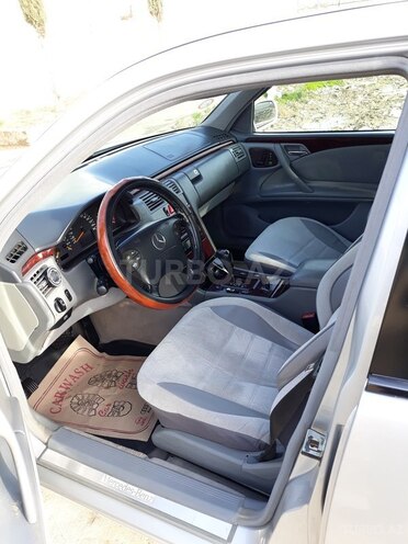 Mercedes E 200 2002, 260,000 km - 2.0 l - Bakı