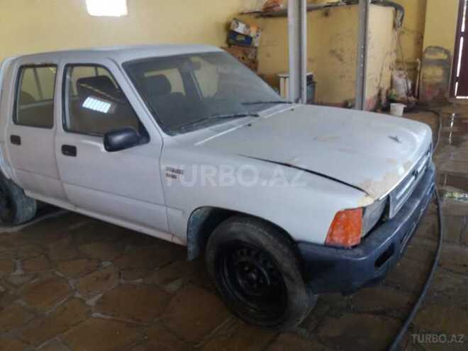 Toyota Hilux 2001, 11,111 km - 0.1 l - Şirvan