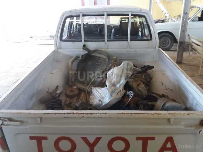 Toyota Hilux 2001, 11,111 km - 0.1 l - Şirvan